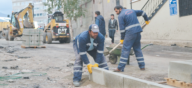 Bahçe sokak yenileniyor