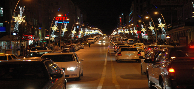 RAMAZANIN BEREKETİ ERZURUM CADDELERİNE TAŞINDI