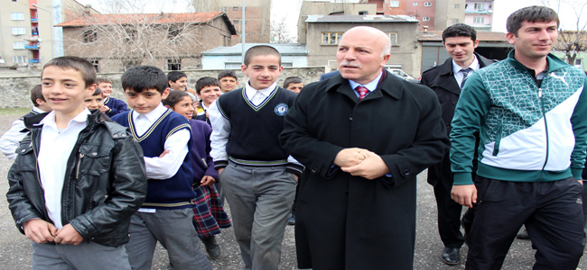 BAŞKAN SEKMEN, OKULLARI ZİYARET EDEREK SORUNLARI YERİNDE TESPİT EDİYOR