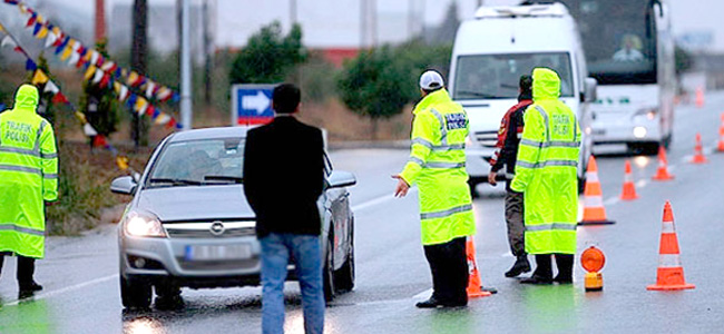 Trafikte makas atana hapis geliyor