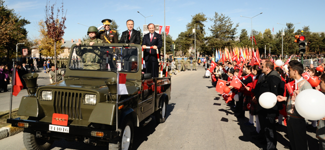 Yer gök kırmızı beyaz