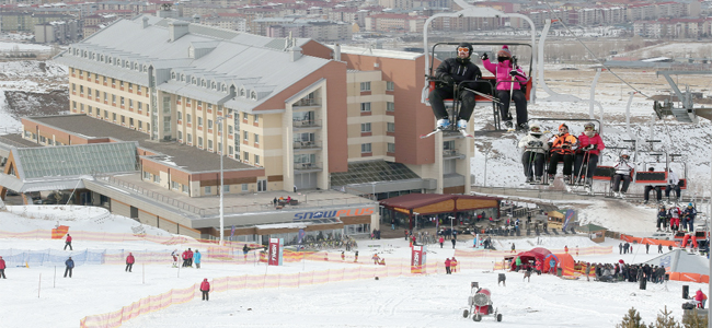 Snow Plus Kış Sporları Merkezi açıldı