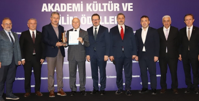 Başkan Sekmen’e ‘Yılın yöneticisi’ ödülü