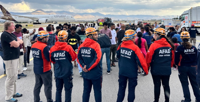 Bomba ihbarı uçağı Erzurum’a indirdi