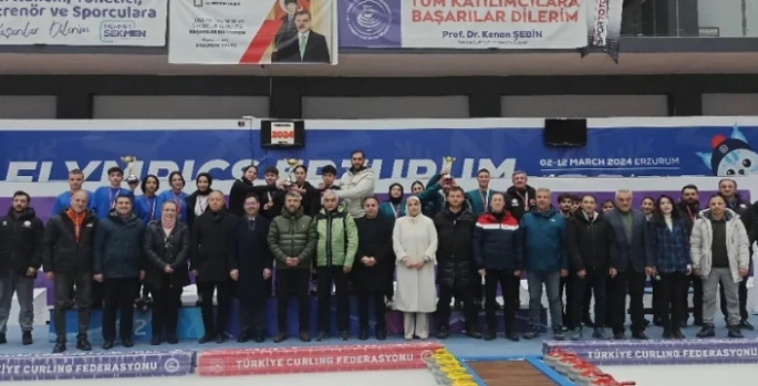 Curlingde kupalar dağıtıldı