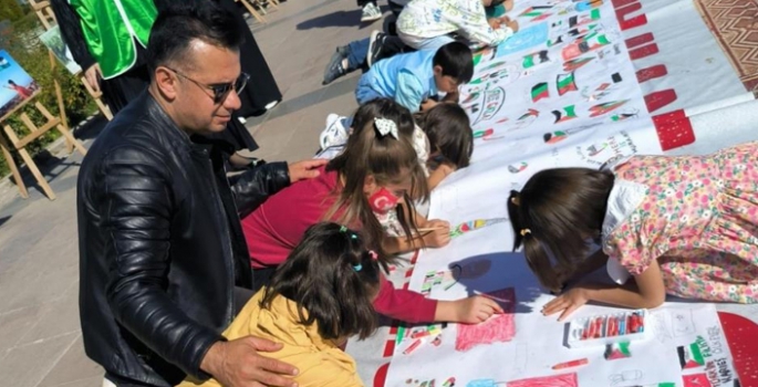 Devlet korumasındaki çocuklar ‘Filistin’deki Çocuklar İçin Çiz’di