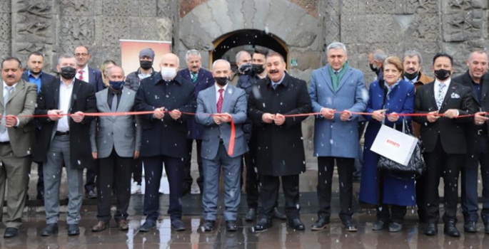 Erzurum’un manevi şahsiyetleri sergisi açıldı