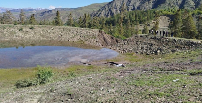 Gölet taştı, tarım bahçeleri sel vurdu