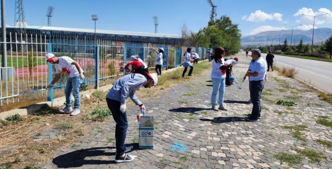 Gönüllüler stadın çehresini değiştirdi