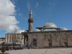 LALAPAŞA CAMİİ, RESTORASYON NEDENİYLE 1 YIL İBADETE KAPATILACAK