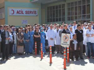 ERZURUM'DA DOKTORLAR, ÖLDÜRÜLEN MESLEKTAŞLARI İÇİN İŞ BIRAKTILAR