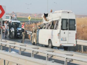 Nişana giden aile kaza yaptı: 3 ölü, 14 yaralı