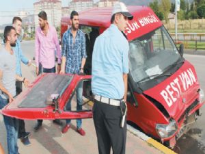 Havalimanı yolunda feci kaza: 8 yaralı