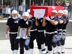 Cizre'de Şehit DÜşen 26 Günlük Polisin Cenaze Töreni Yürekleri Burktu