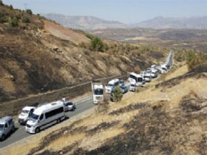 PKK'lılar Diyarbakır-Bingöl karayolunu kesti