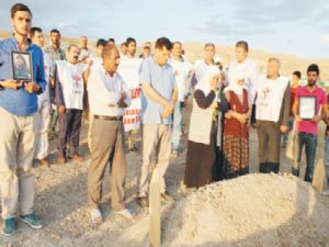 İHD'den Recep ile Rıdvan'ın mezarı başında