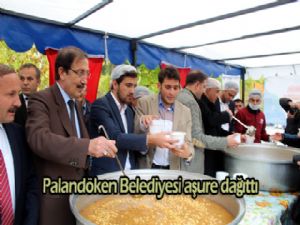 PALANDÖKEN BELEDİYESİ VATANDAŞLARA AŞURE DAĞITTI