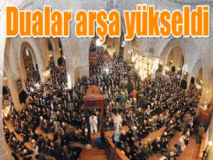 Dualar arşa yükseldi