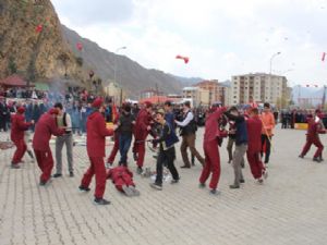 OLTU'DA KURTULUŞ COŞKUSU