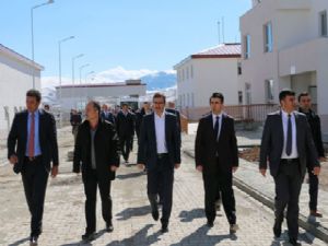 BAKAN YARDIMCISI UÇAR, NARMAN AÇIK CEZA İNFAZ KURUMUNU ZİYARET ETTİ