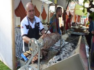 BURHANİYE'DE ERZURUM CAĞ KEBABINA YOĞUN İLGİ