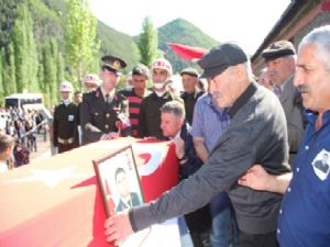 ERZURUM RAMAZAN'IN İLK GÜNÜNDE ŞEHİDİNE AĞLADI