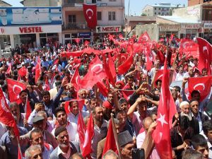 Horasan'da demokrasi yürüyüşü