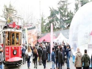 Büyükşehir'in Turizm Tırı Taksim'de