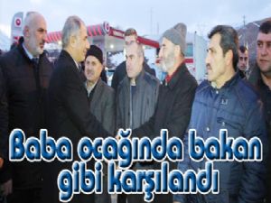 Baba ocağında bakan gibi karşılandı