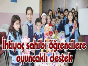 İhtiyaç sahibi öğrencilere oyuncaklı destek