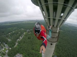 Base jump sporcusu Koçak, önüne çıkan her yerden atlamak istiyor