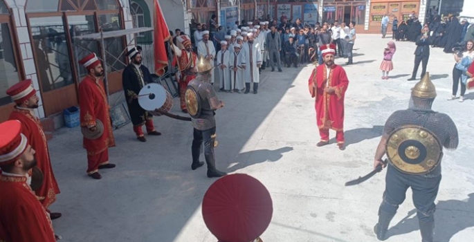 Hafızlar mehterle icazet aldı