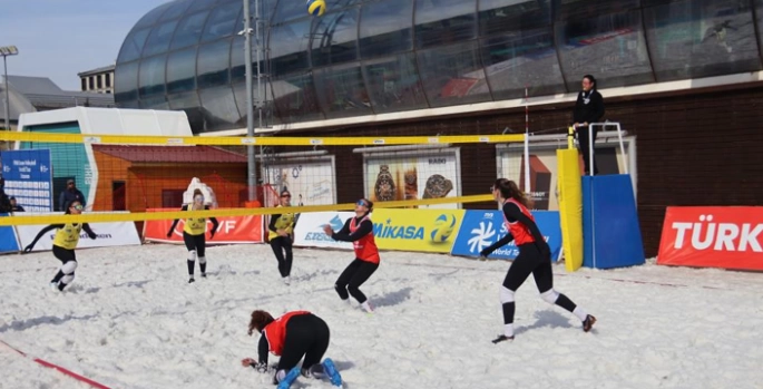 Kar voleybolu heyecanı sona erdi