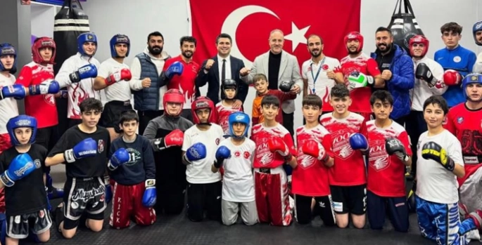 Kick Boks kervanı Antalya yollarında