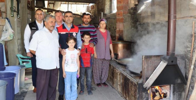 Ocaklar dut pekmezi için yakıldı