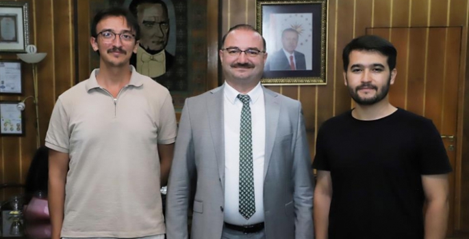 Prof. Dr. Hacımüftüoğlu, başarılı öğrencileri kutladı