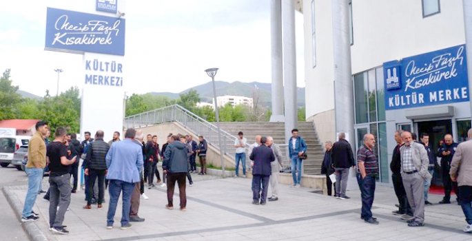 Talipli çıkmadı, kongre ertelendi